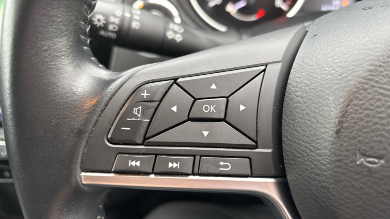 Nissan Qashqai 1.3 DiG-T Tekna 5dr Petrol Hatchback